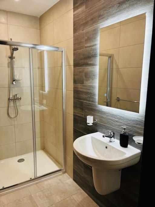 Sliema, Apt7, Stylish 2 Bedroom Apartment With Parking Eksteriør billede